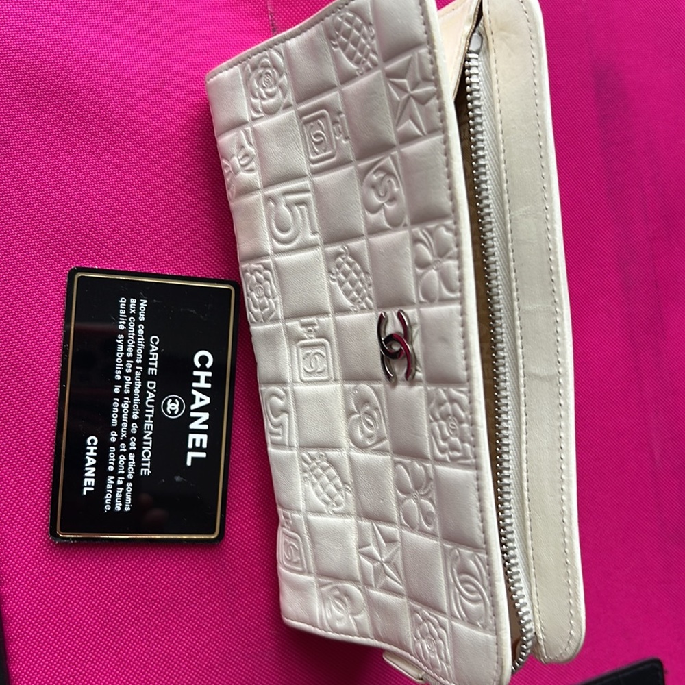Authentic Chanel In a beautiful color and very good condition - Picture 3 of 11